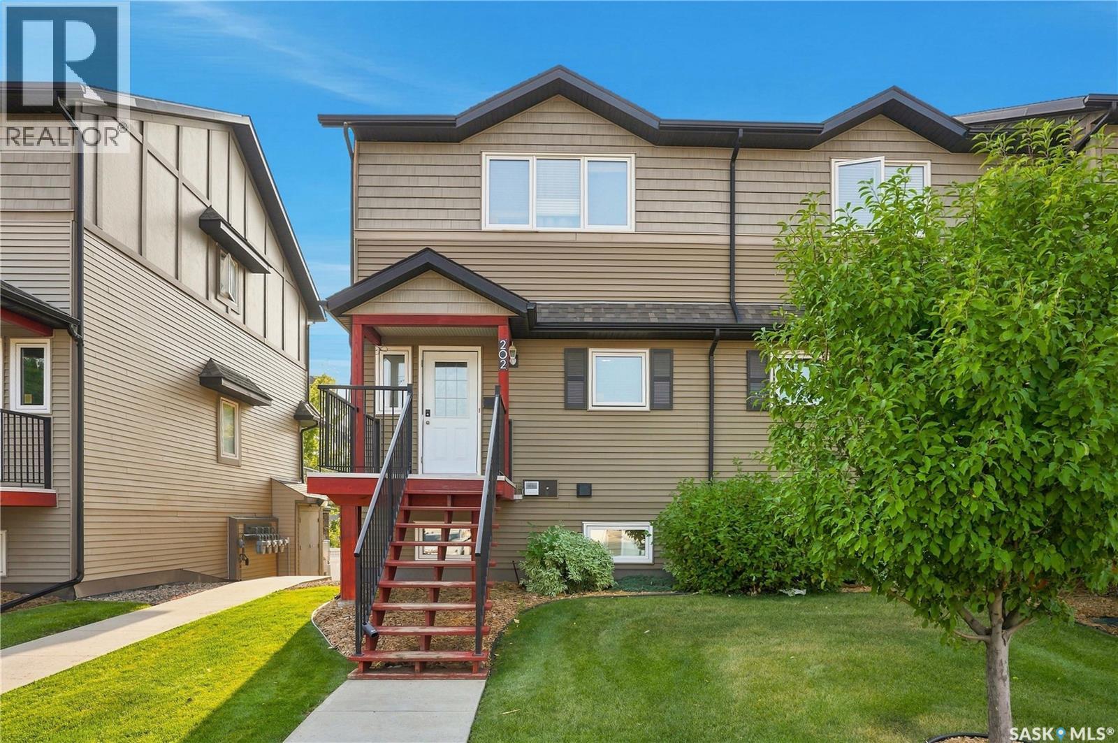 #202 110 Shillington CRESCENT - 1