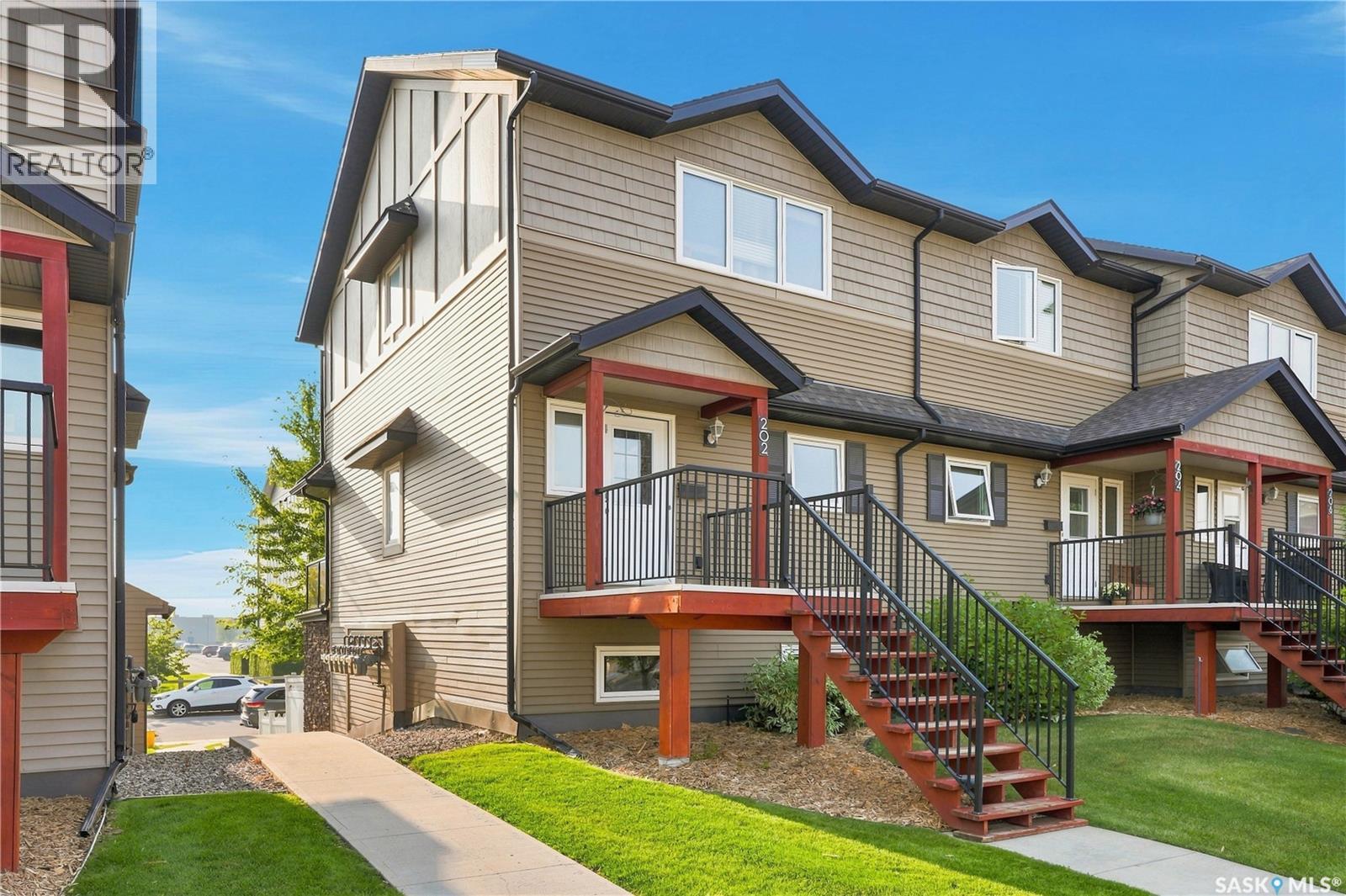 #202 110 Shillington CRESCENT - 2
