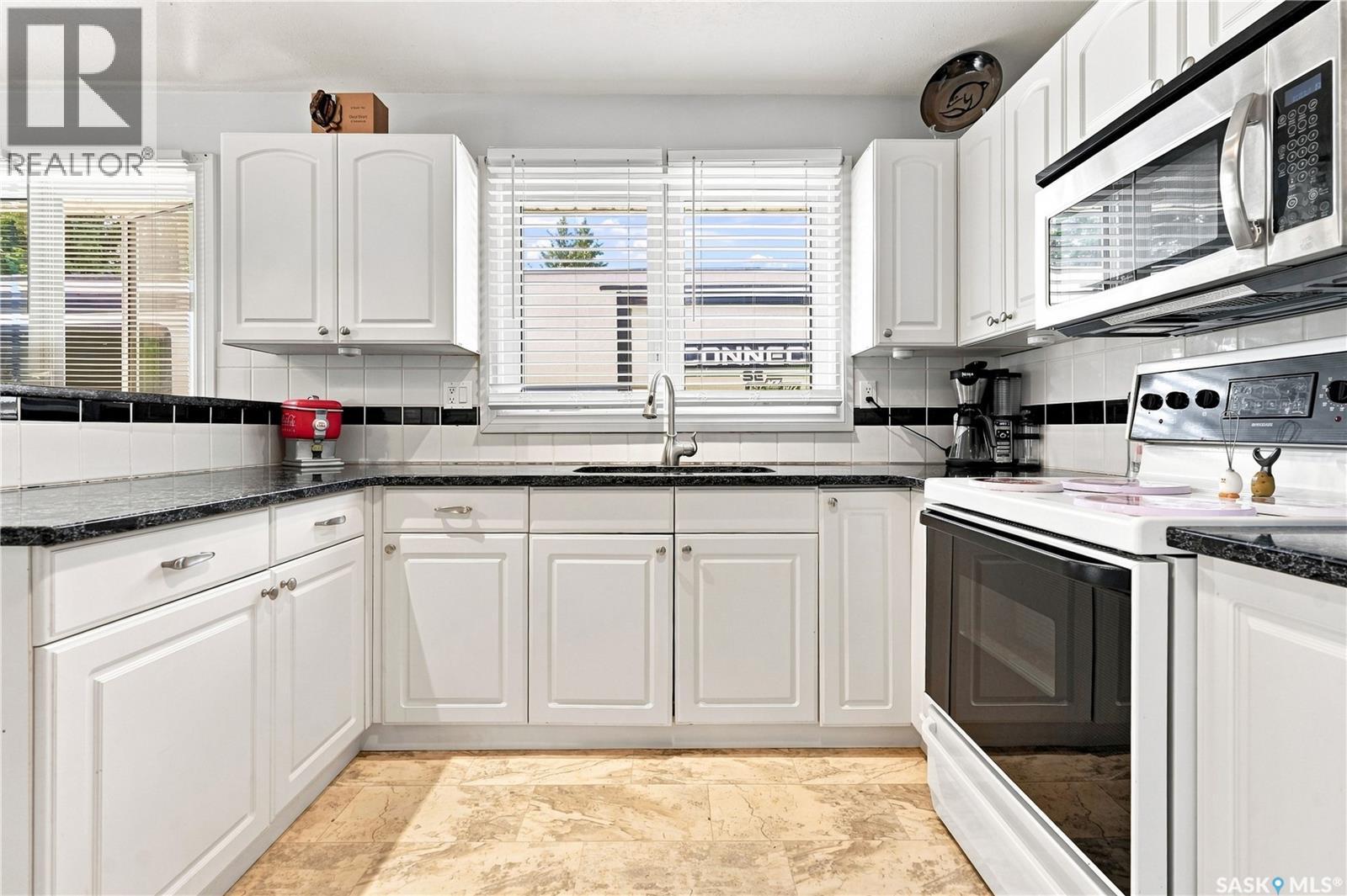 1312 King CRESCENT - 13