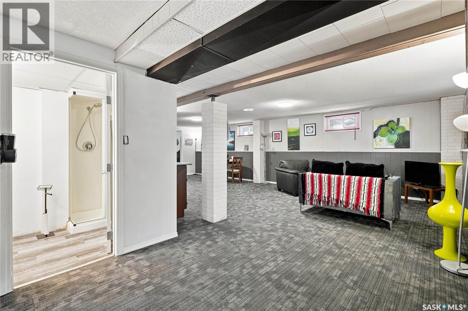 1312 King CRESCENT - Image 25