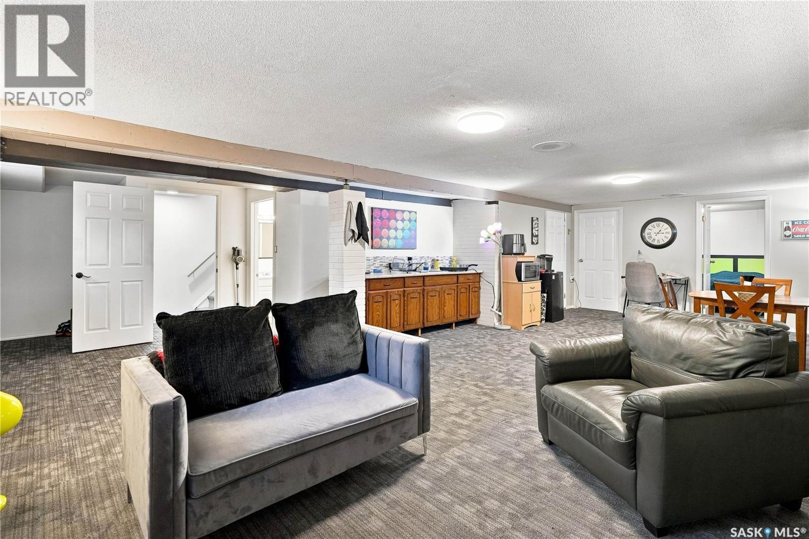 1312 King CRESCENT - Image 27