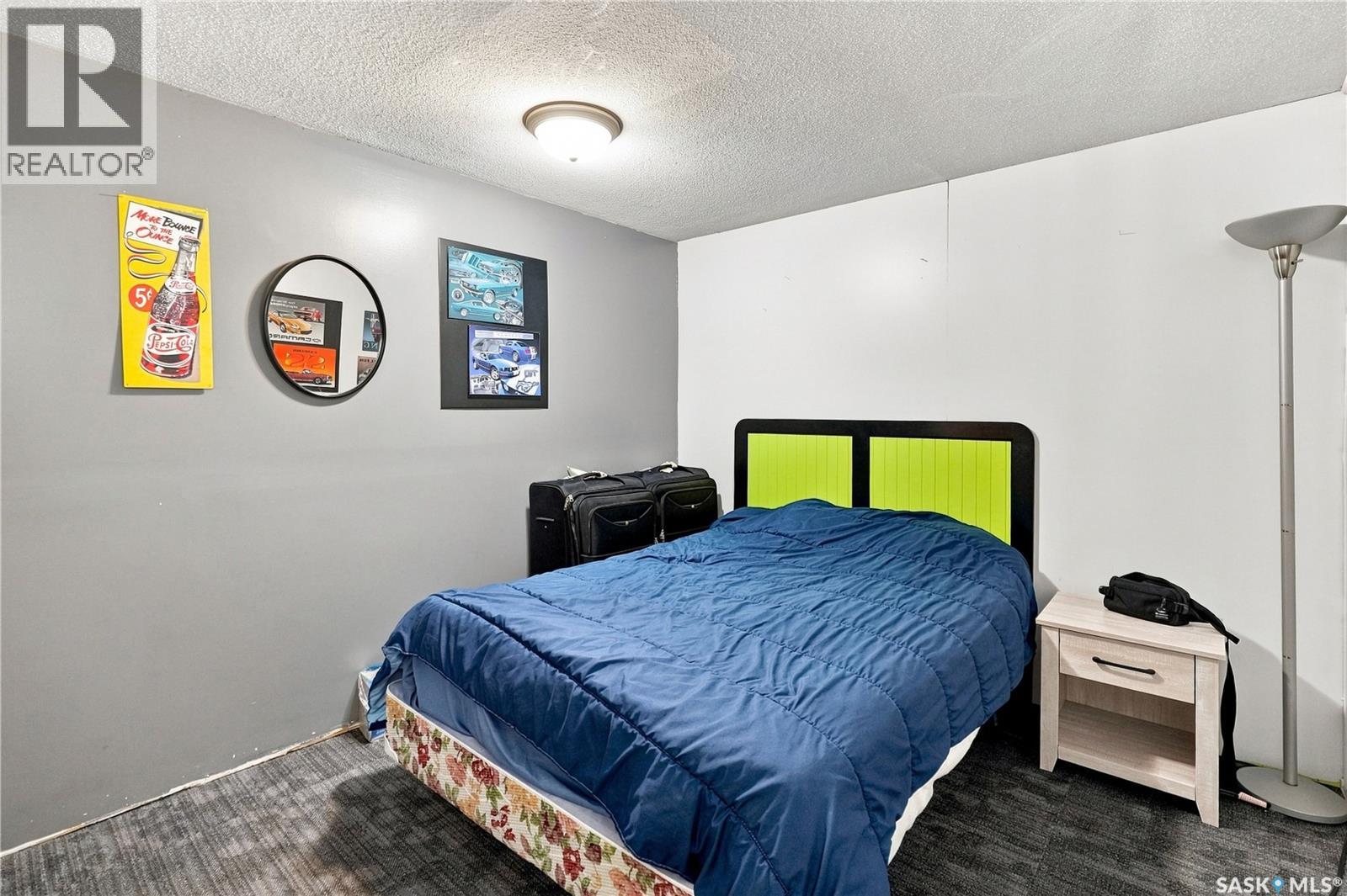 1312 King CRESCENT - Image 32
