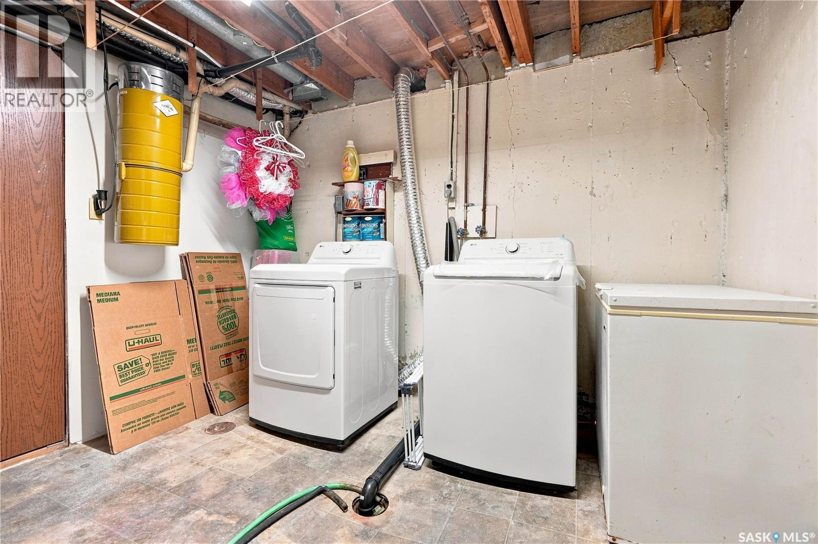 1312 King CRESCENT - Image 34