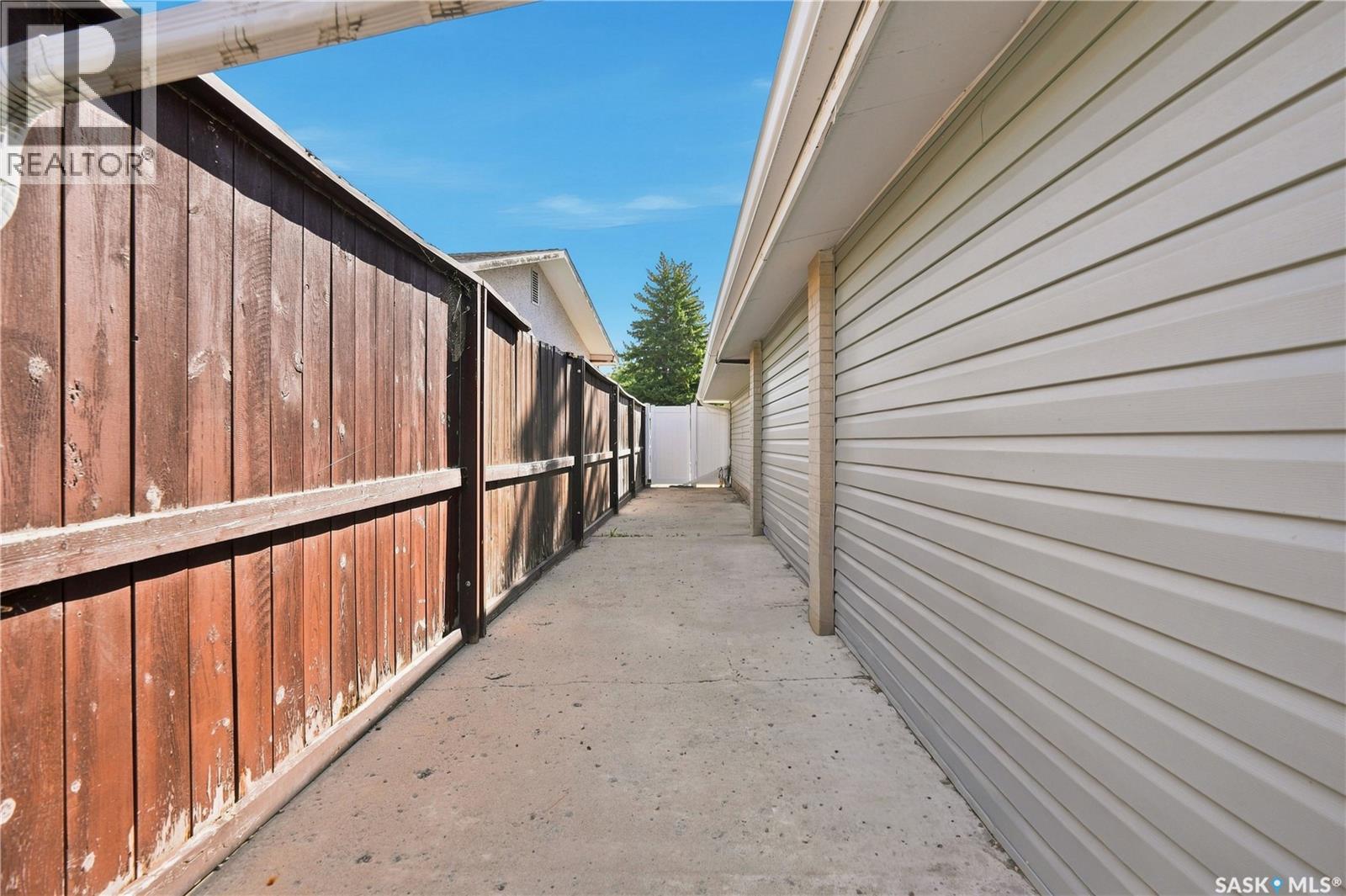 1312 King CRESCENT - Image 43