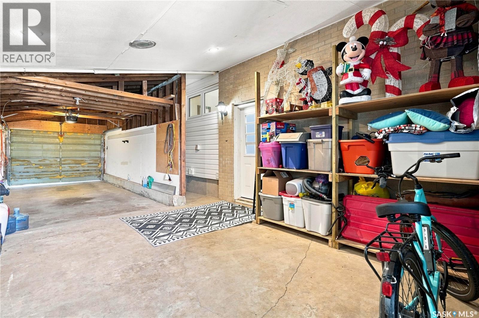1312 King CRESCENT - 44