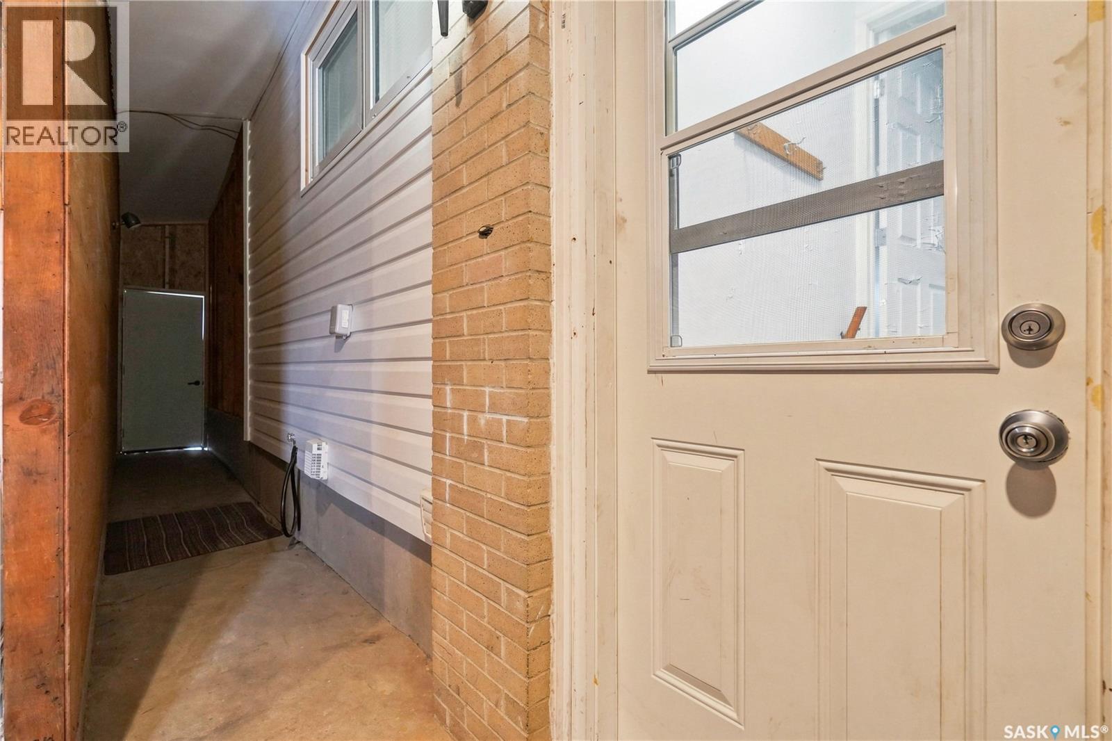 1312 King CRESCENT - Image 45