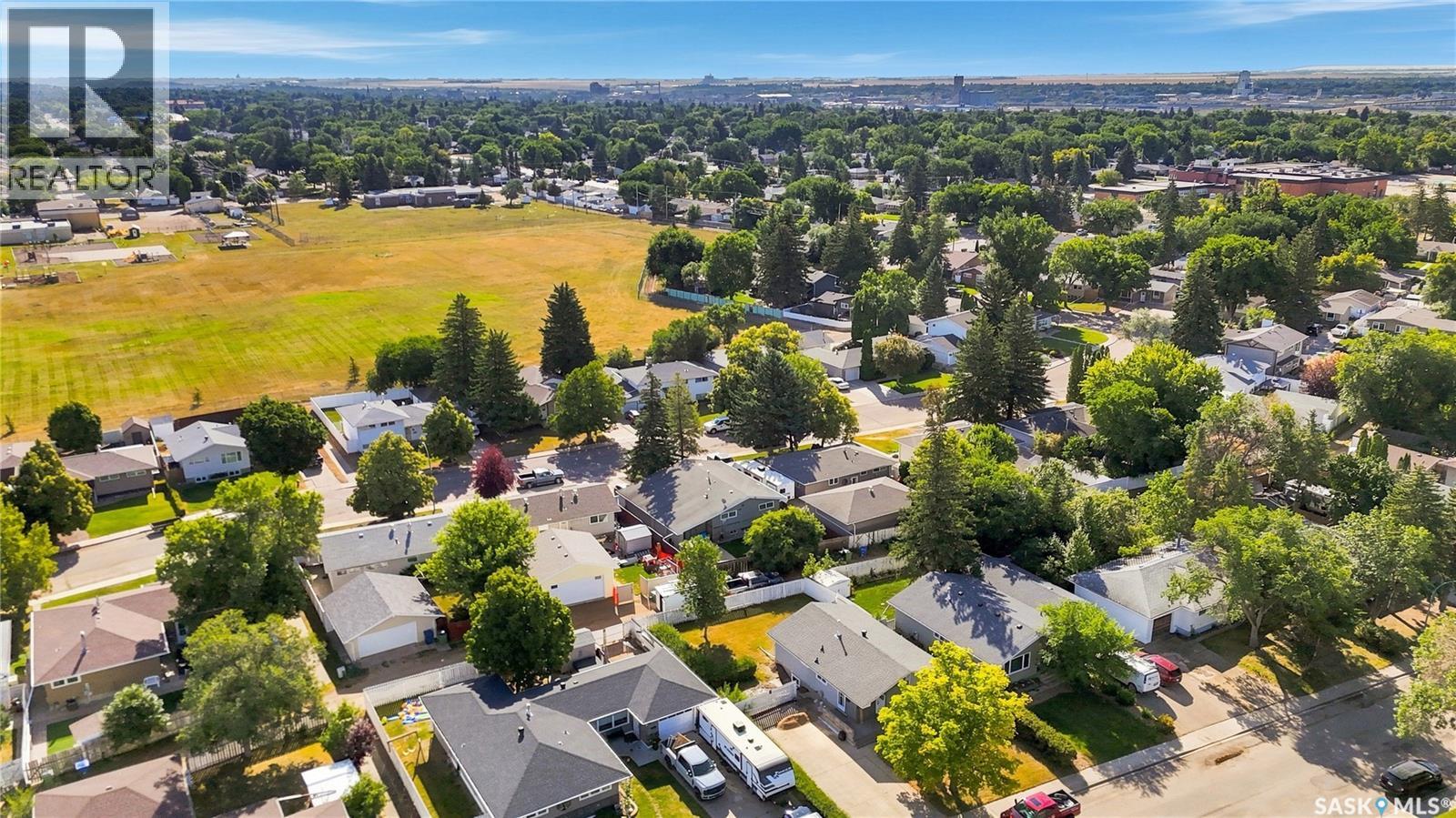 1312 King CRESCENT - 47