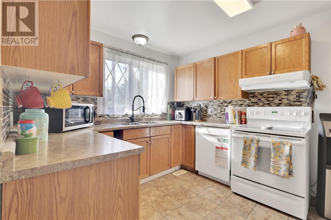 442 BESSIE Avenue - 13