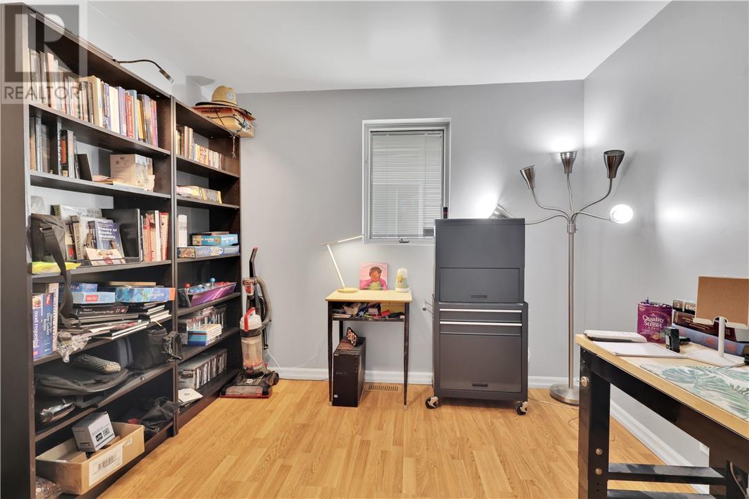 442 BESSIE Avenue - 16