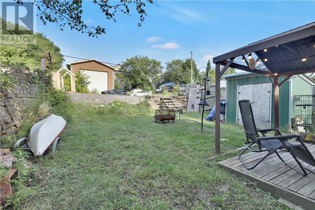 442 BESSIE Avenue - 28