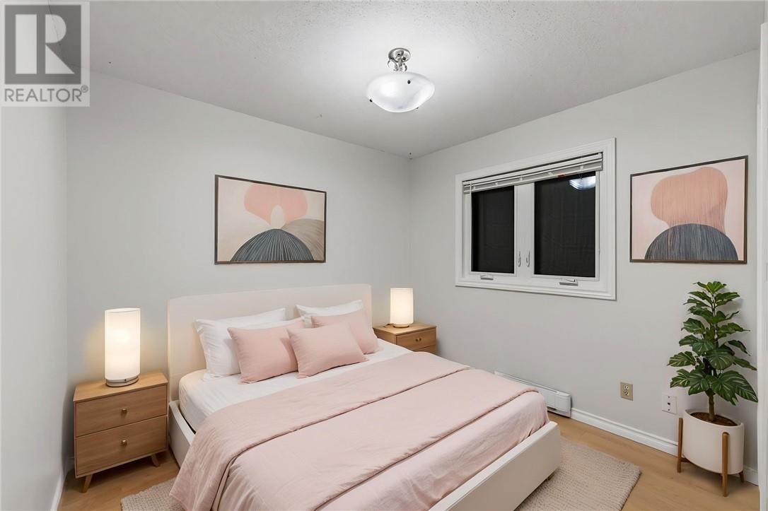 60 Radcliff Park - 18