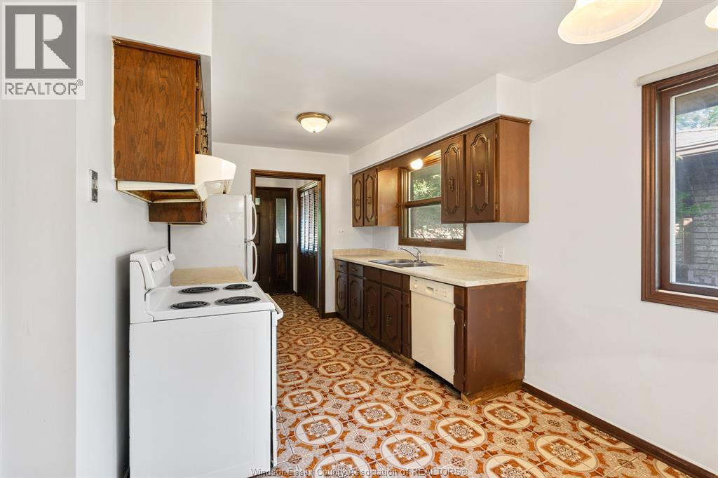 2880 ST. CLAIR AVENUE - Image 11
