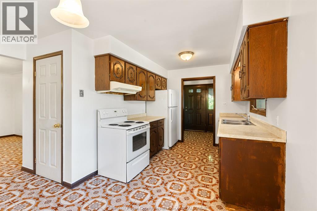 2880 ST. CLAIR AVENUE - Image 9