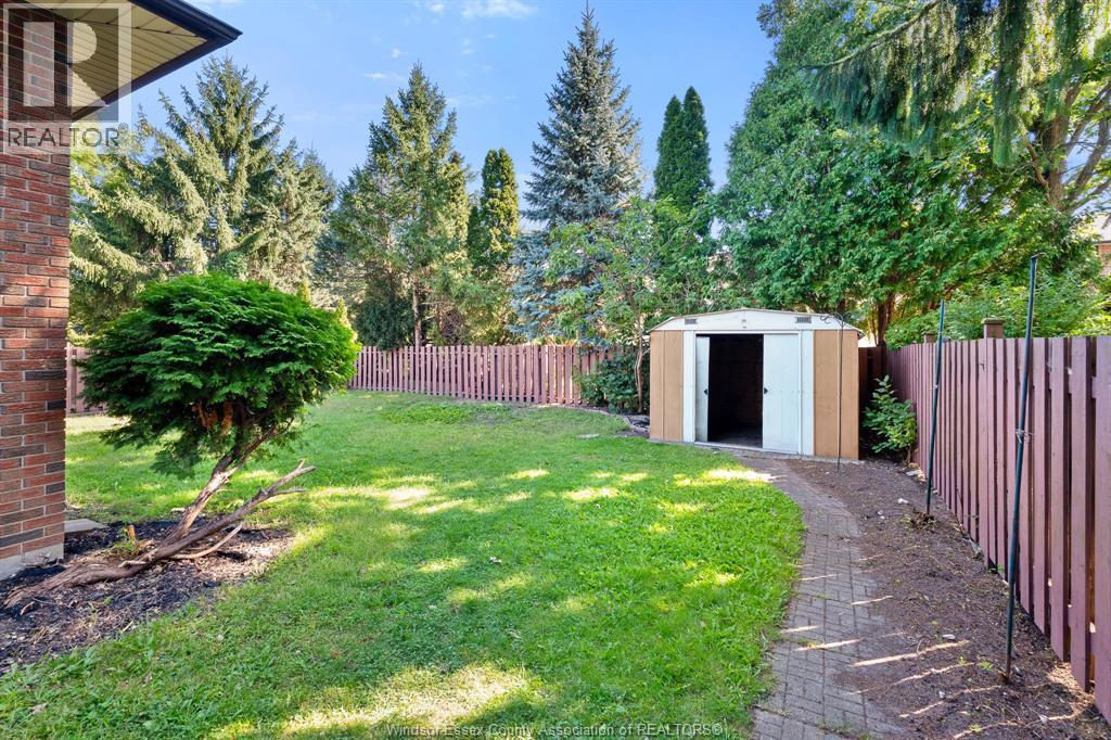 2880 ST. CLAIR AVENUE - 33