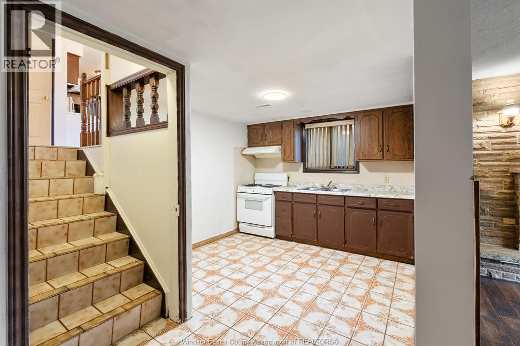 2880 ST. CLAIR AVENUE - 22