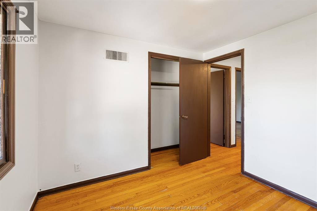 2880 ST. CLAIR AVENUE - 21
