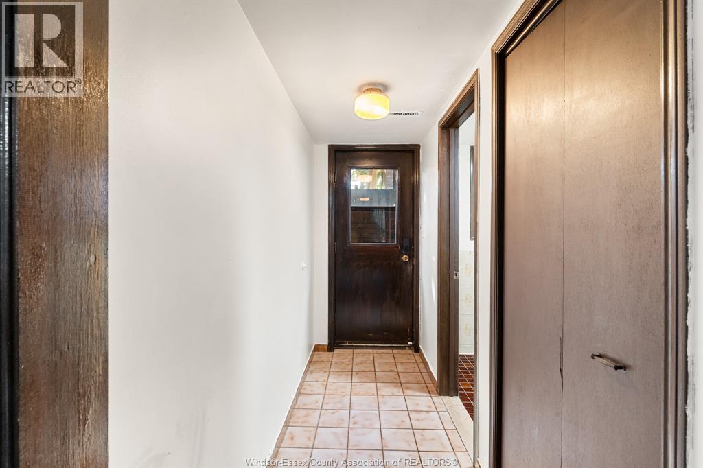 2880 ST. CLAIR AVENUE - 28