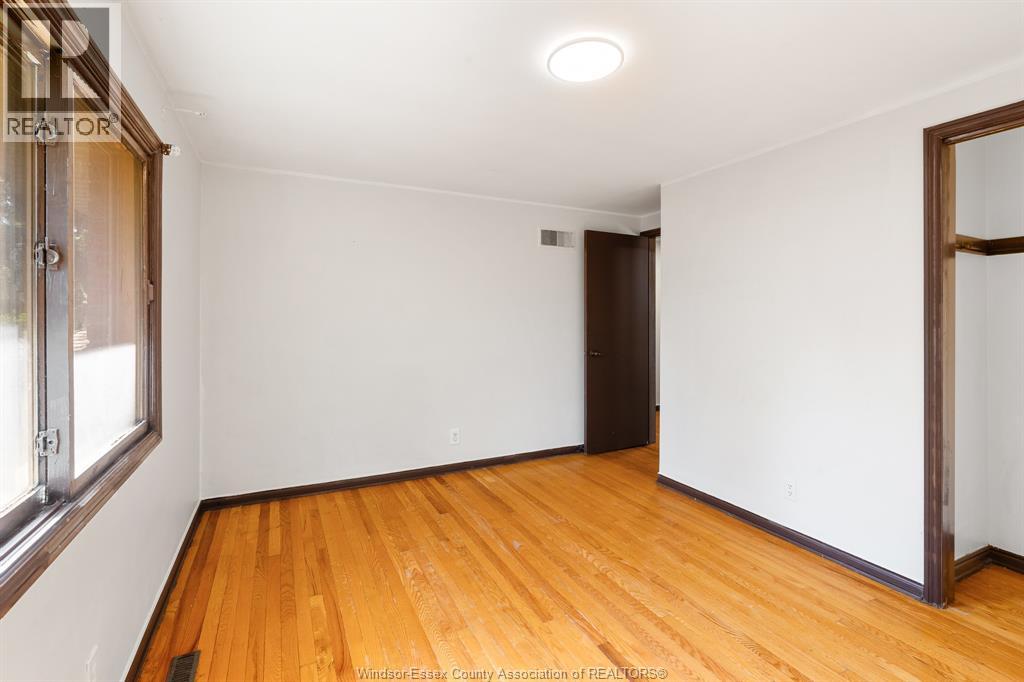 2880 ST. CLAIR AVENUE - 19