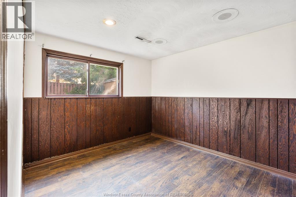 2880 ST. CLAIR AVENUE - 27