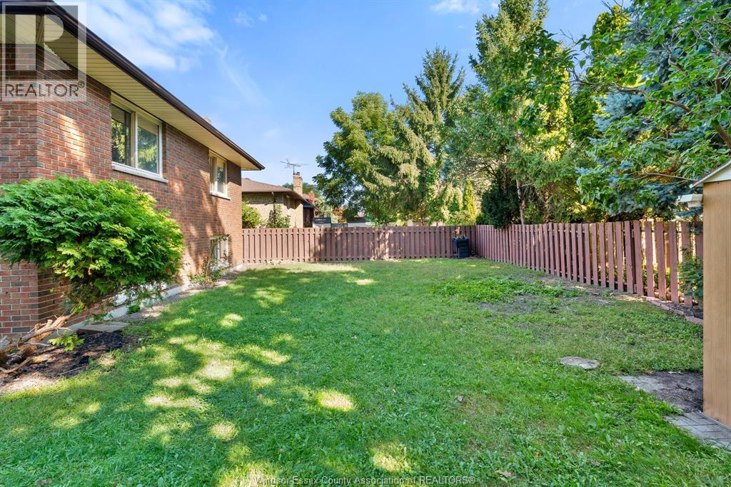 2880 ST. CLAIR AVENUE - 34