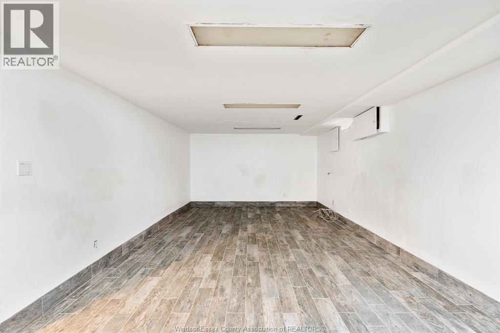 2880 ST. CLAIR AVENUE - 30