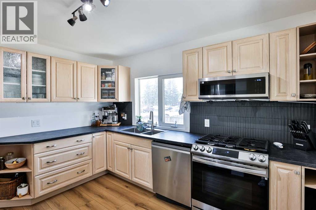 1009 6 Avenue N - 9