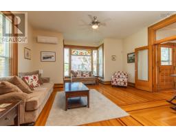 4pc Ensuite bath - 53 Park Street, Yarmouth, NS B5A2A9 Photo 16