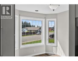 Living room - 1255 Valley View Drive, Sparwood, BC V0B2G2 Photo 12