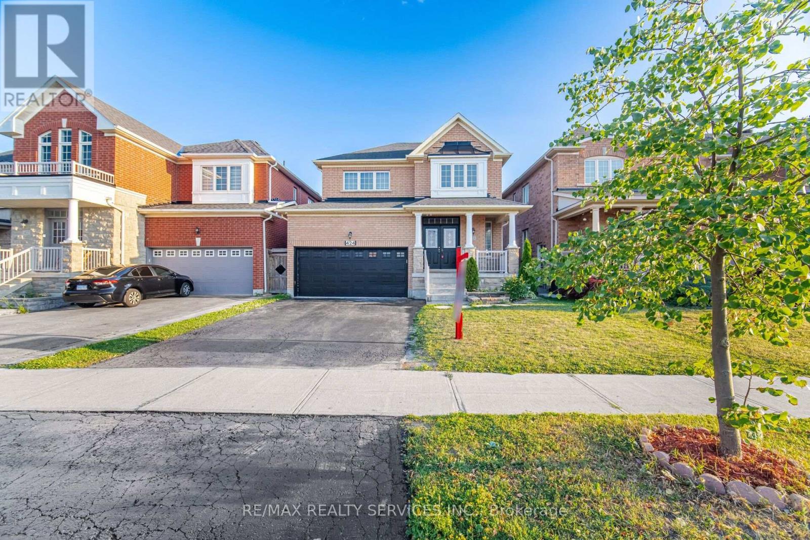 424 Sunny Meadow Boulevard, Brampton (Sandringham-Wellington), Ontario, L6R0H5, Brampton (Sandringham-Wellington), Ontario — photo 2 of 5
