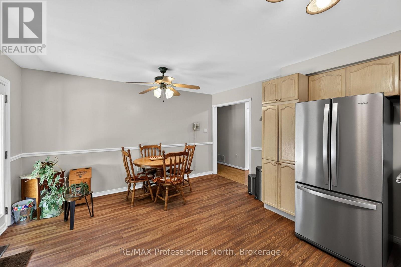 48 FAIRWAY CRESCENT - 15