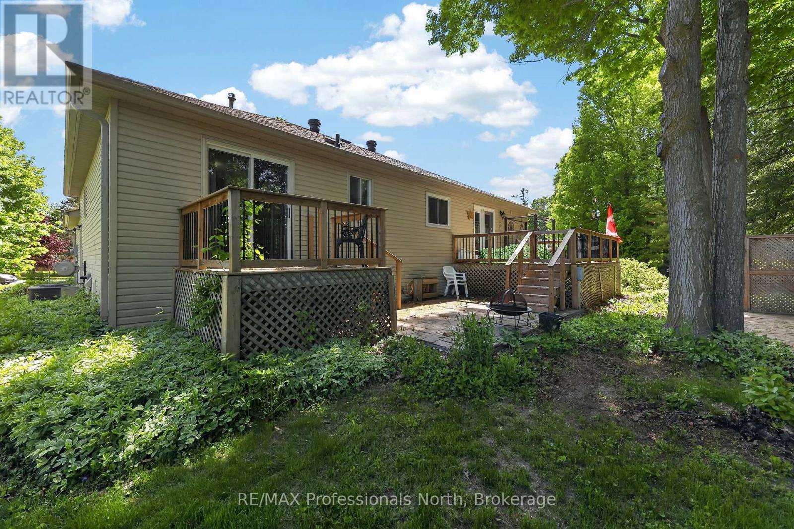 48 FAIRWAY CRESCENT - 38