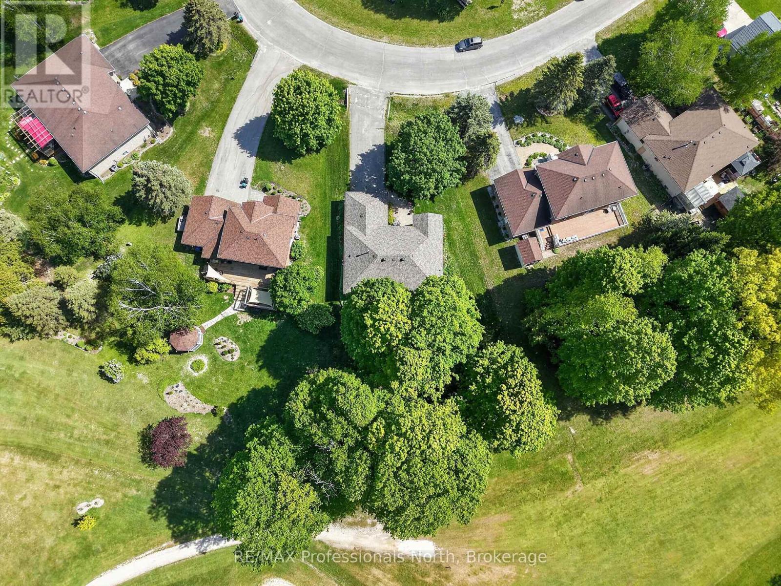48 FAIRWAY CRESCENT - 43
