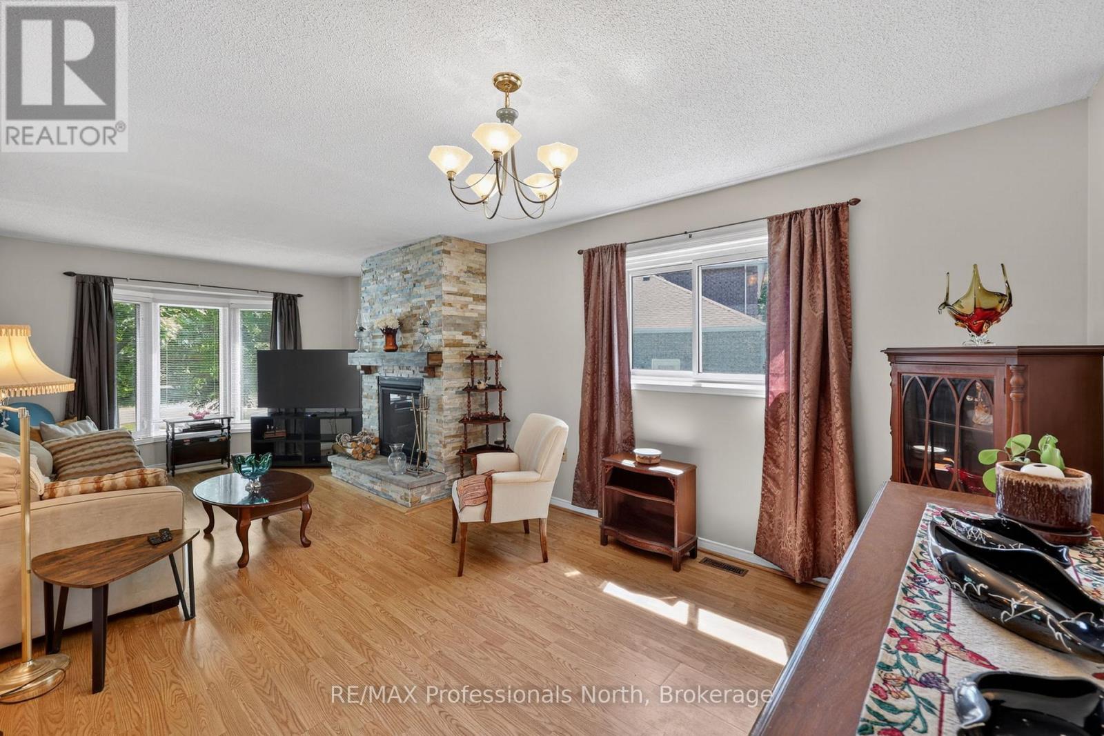 48 FAIRWAY CRESCENT - 8