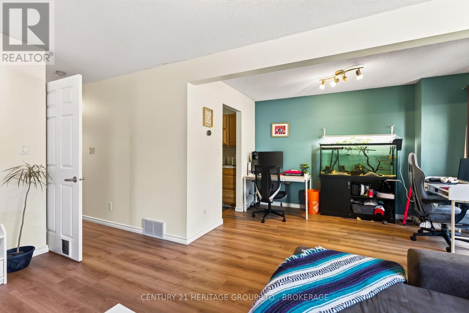 944 WARBURTON CRESCENT - 8