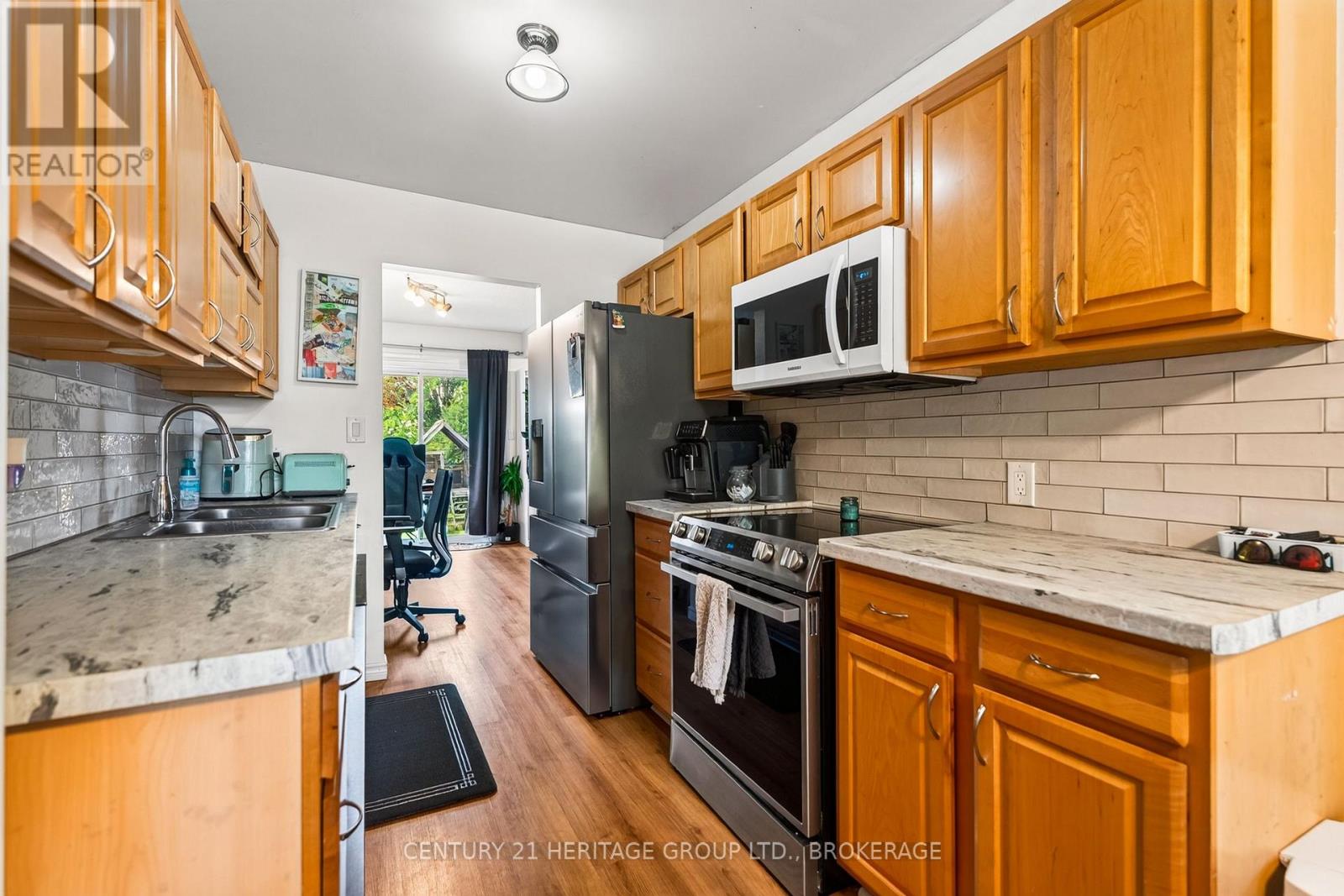 944 WARBURTON CRESCENT - 9