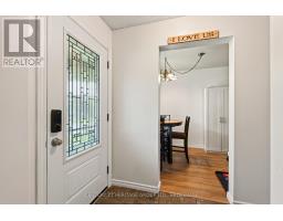 Foyer - 944 Warburton Crescent, Kingston, ON K7M8L1 Photo 6