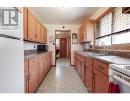 Foyer - 24 Gillis Street, Kawartha Lakes, ON K0M1G0 Photo 9