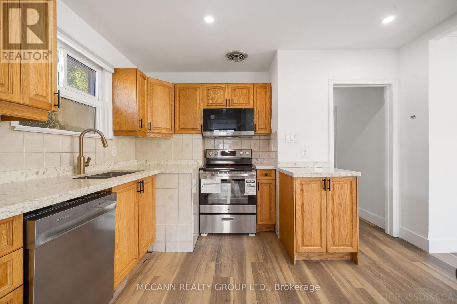 17 BARLOW ROAD E - 11