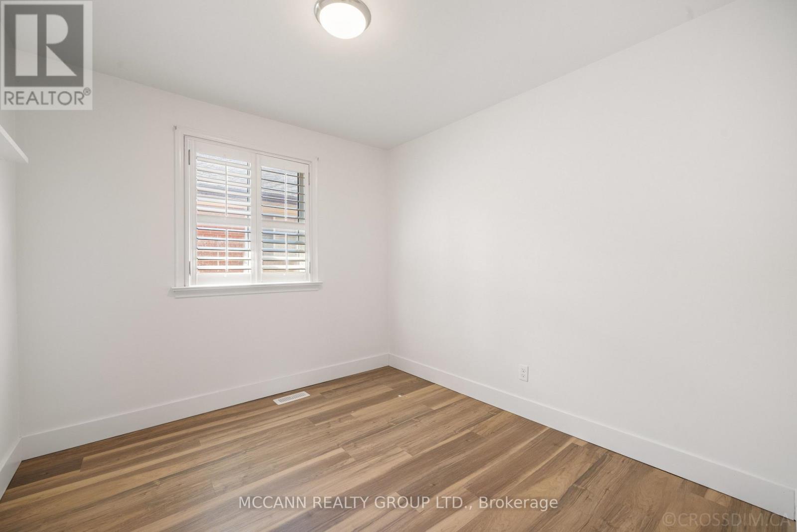 17 BARLOW ROAD E - 12