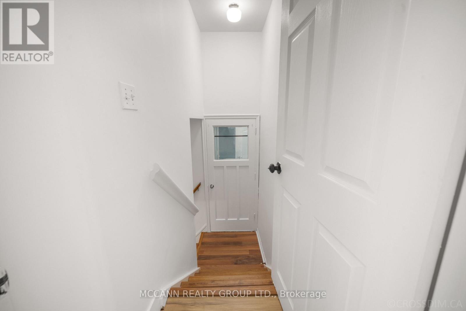 17 BARLOW ROAD E - 16