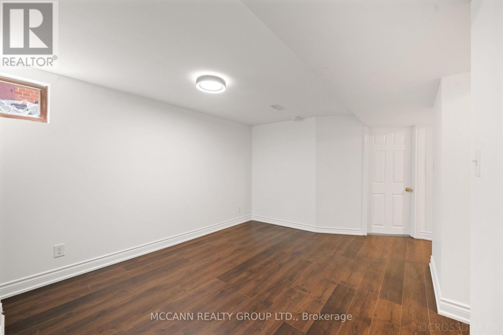 17 BARLOW ROAD E - 25