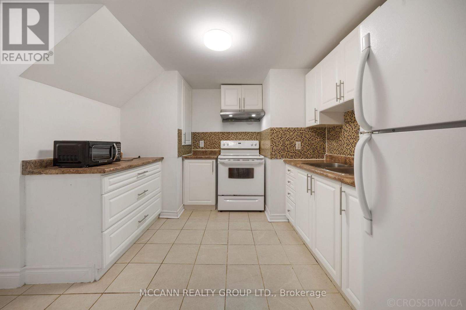 17 BARLOW ROAD E - 31