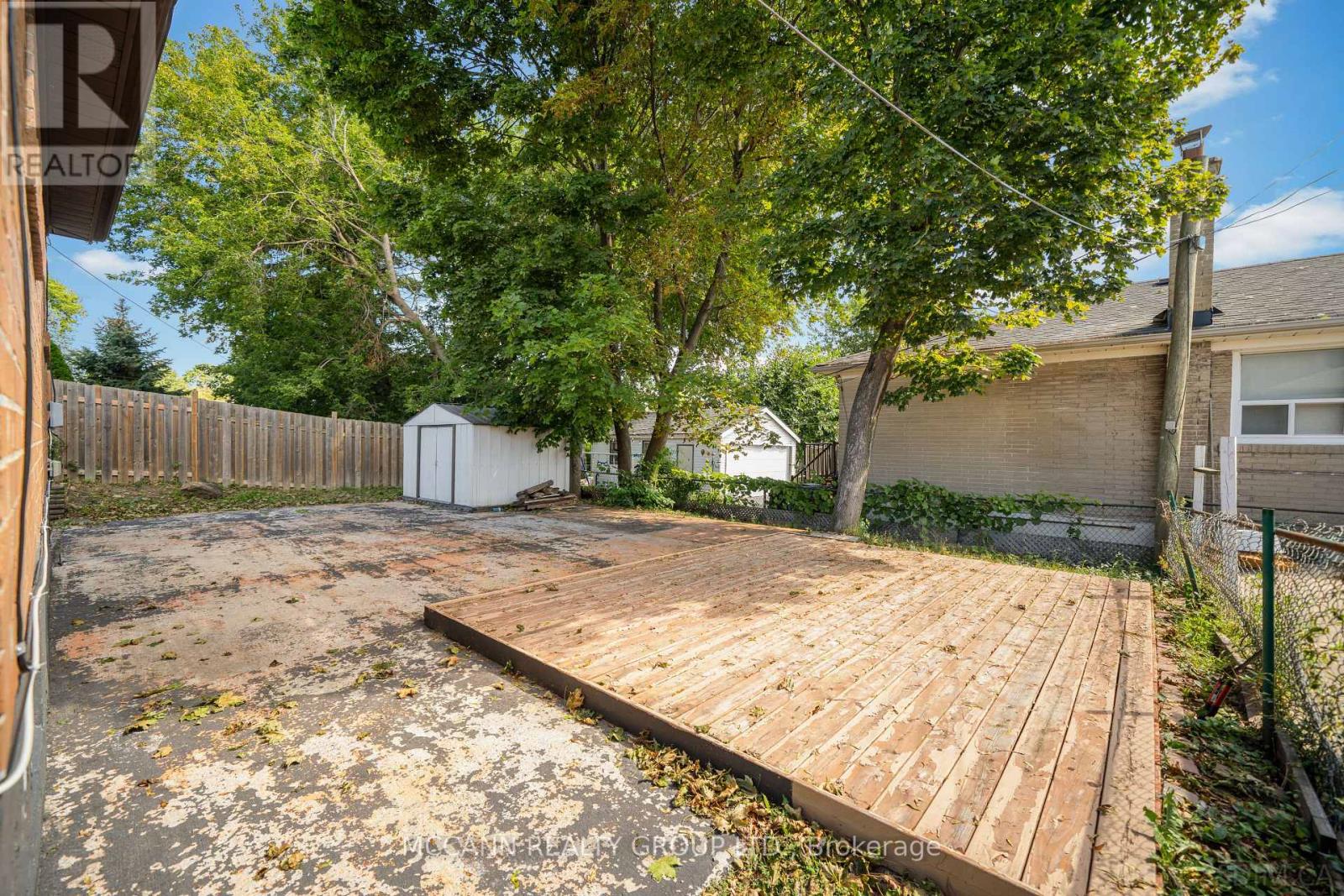 17 BARLOW ROAD E - 33