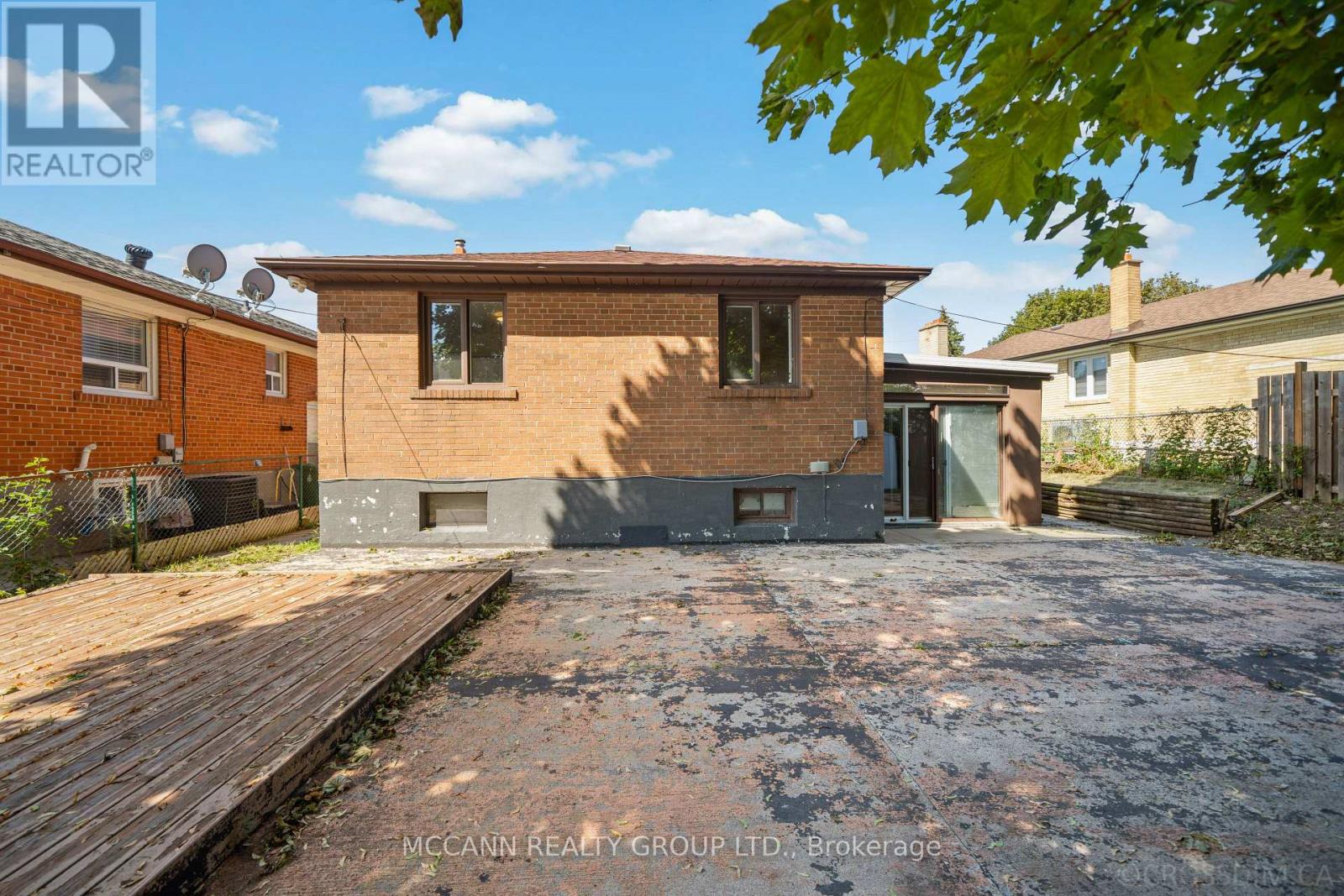 17 BARLOW ROAD E - 34