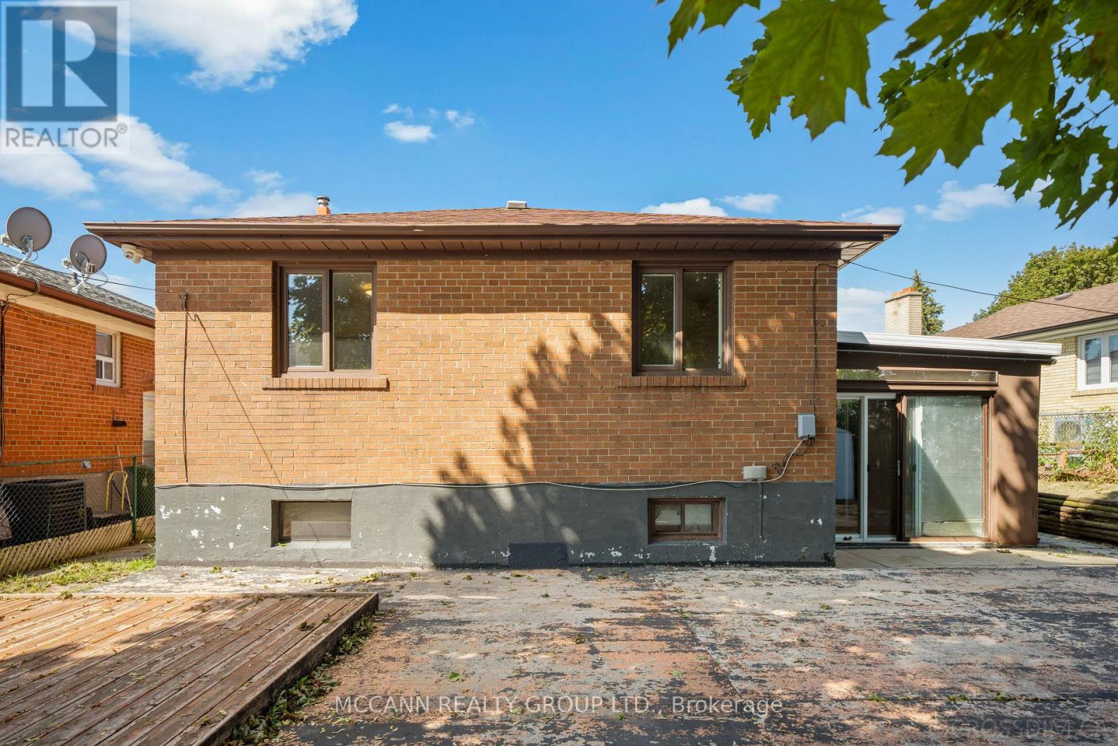 17 BARLOW ROAD E - 35