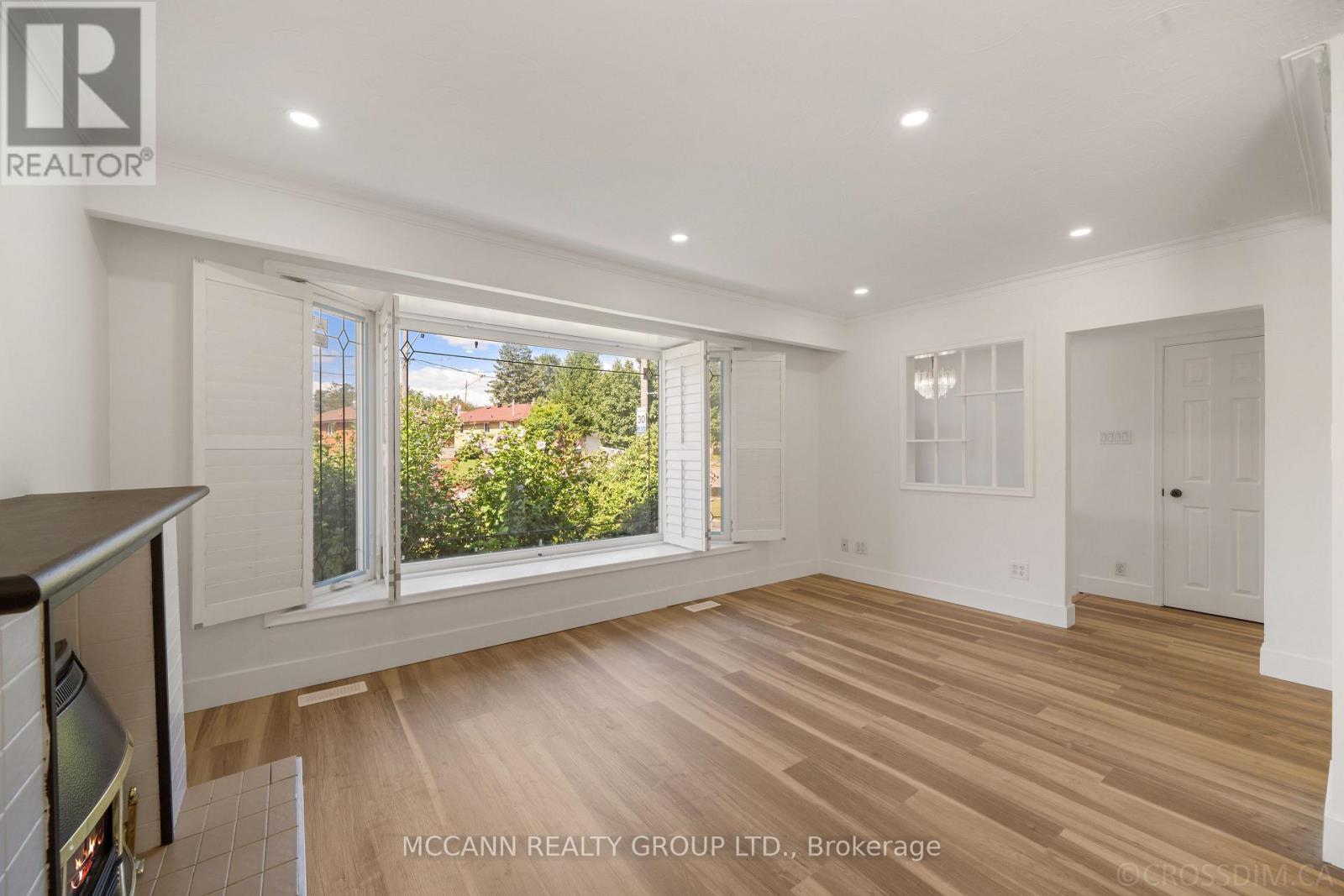 17 BARLOW ROAD E - 4