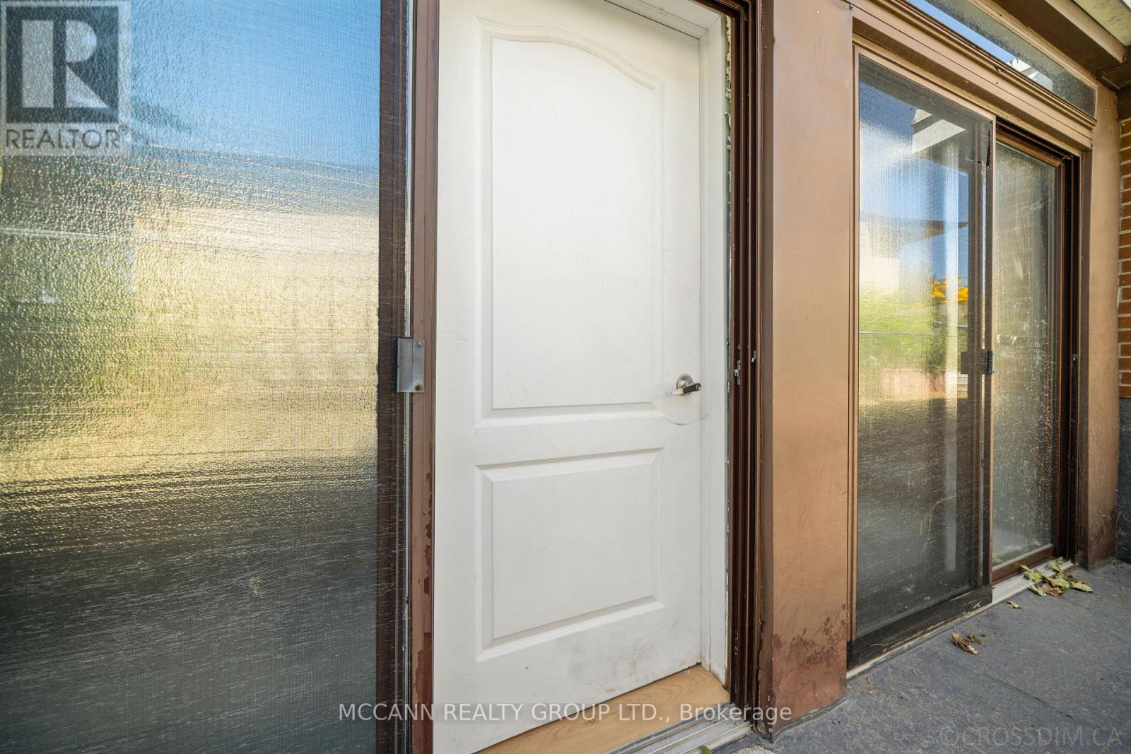 17 BARLOW ROAD E - 40