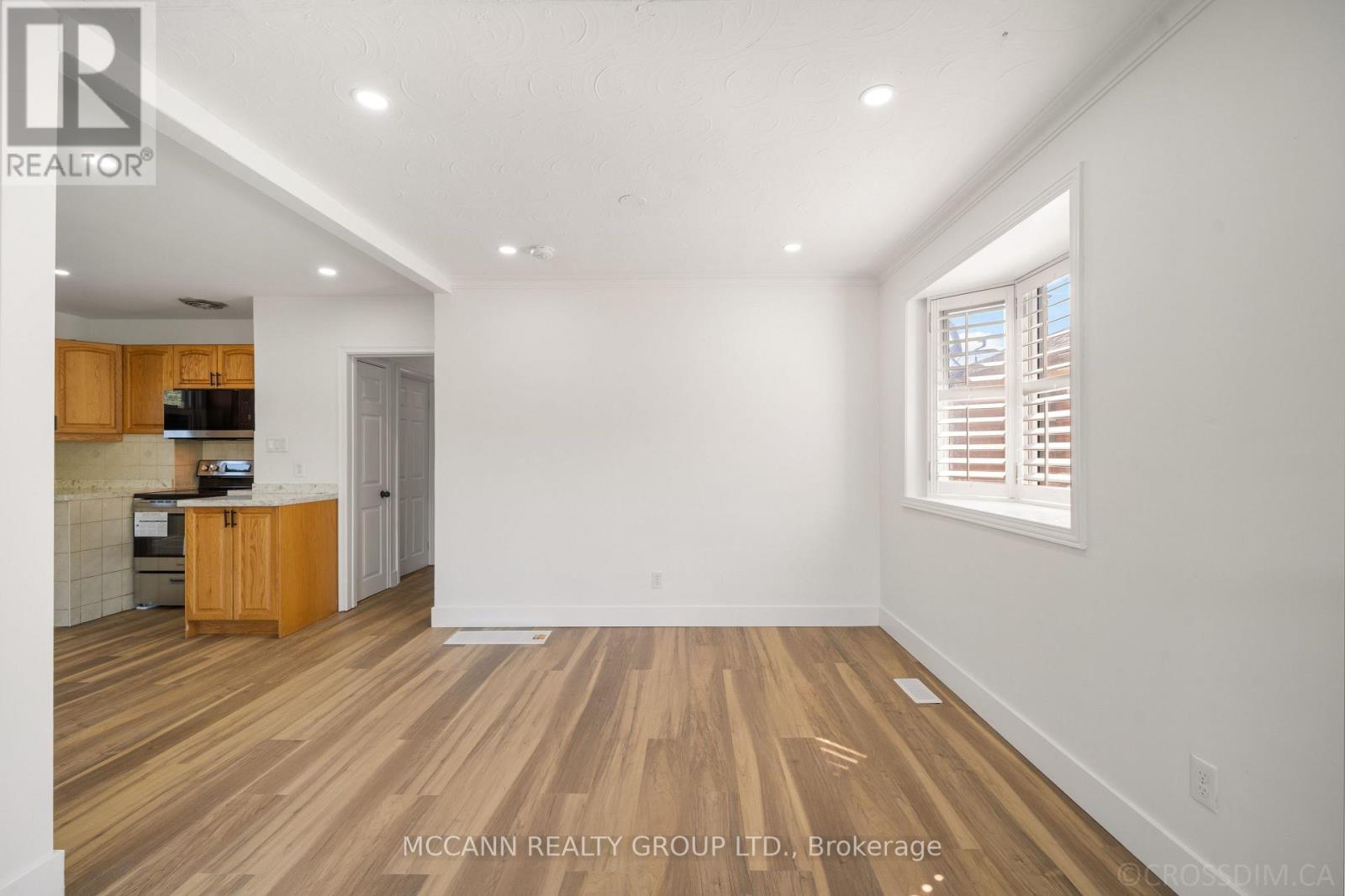 17 BARLOW ROAD E - 7