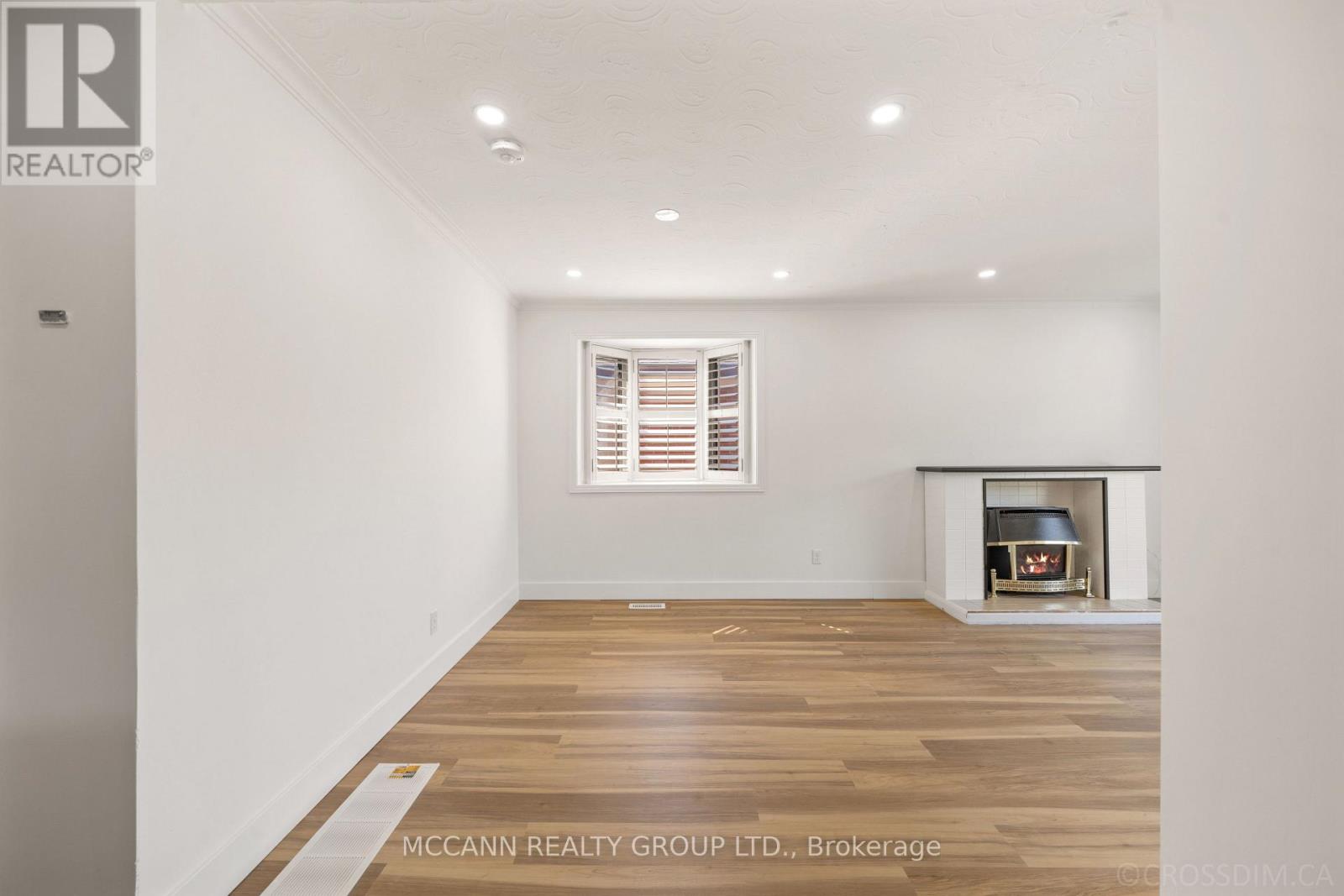 17 BARLOW ROAD E - 8
