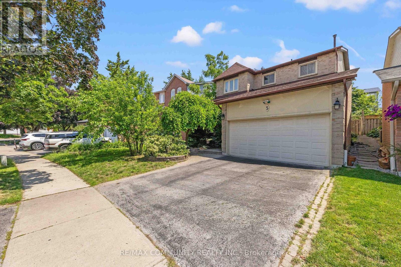 5 PLOWMAN DRIVE - 1
